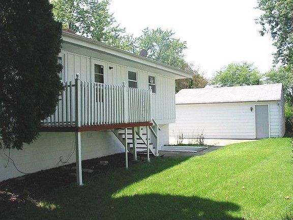 3rd image of 2713 Fairway Dr