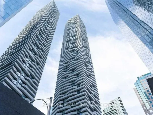 88 Harbour St #7007, Toronto, ON M5J 0C3