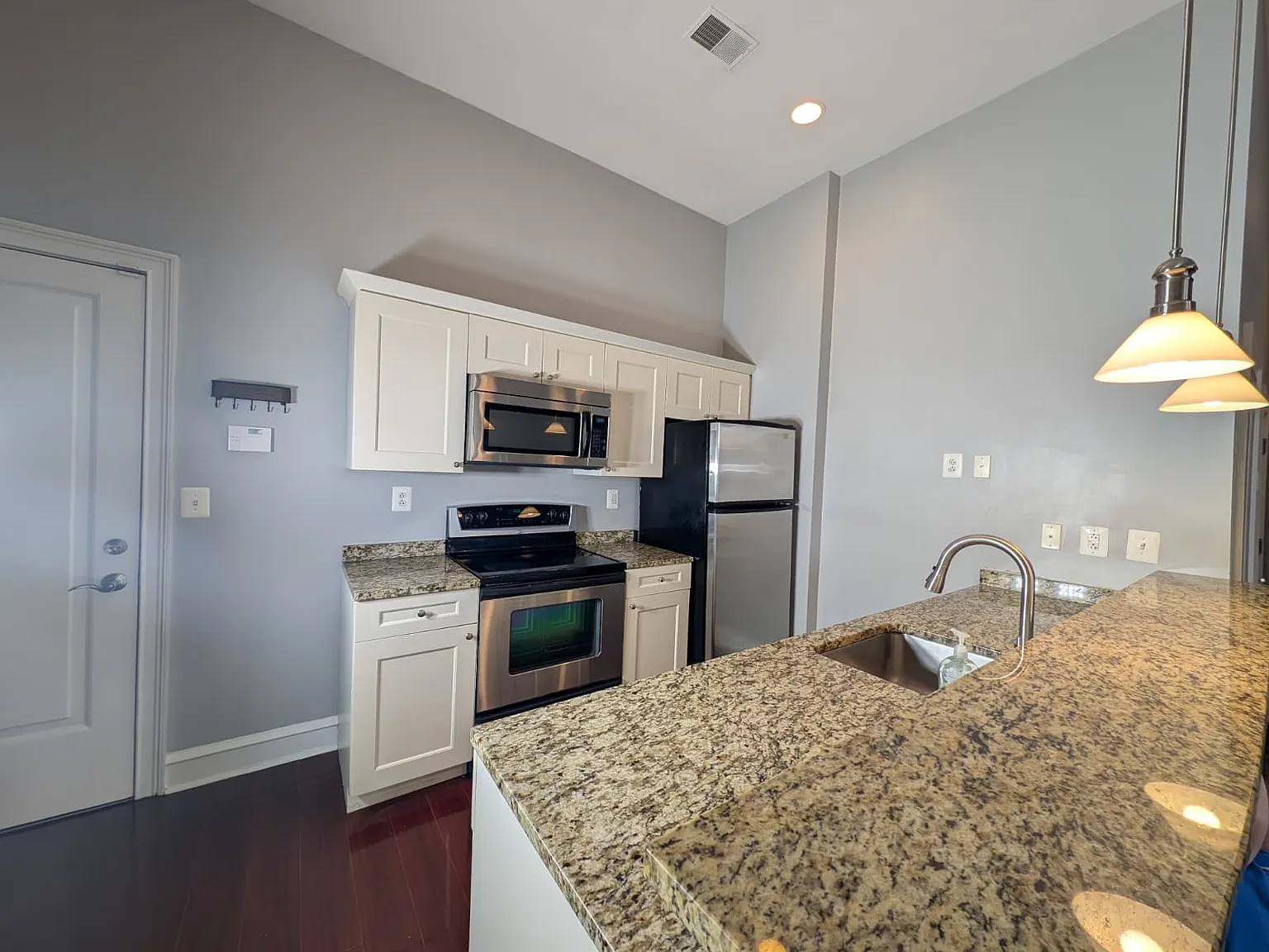 2 bed, 1193 sqft, $3,000 — Photo 3