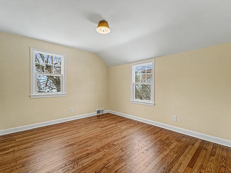 303 Wesley St — Photo 18