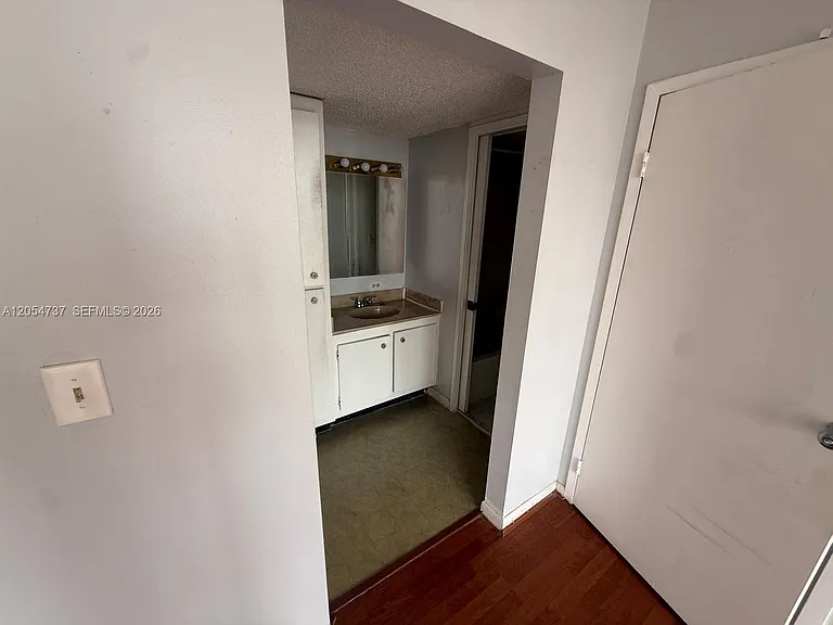 16919 N Bay Rd #912 — Photo 8