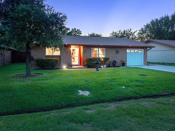 3rd image of 813 Bullock Dr