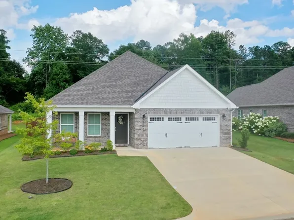 1835 Hidden Lakes Dr, Opelika, AL 36801