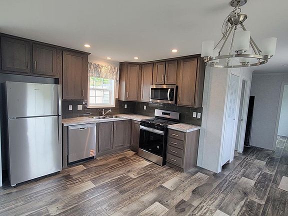4th image of 26 Joseph Ave