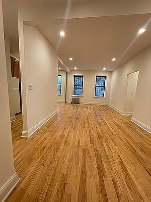3rd image of 5025 Broadway APT 1G