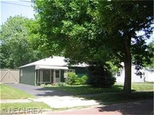 19201 Firwood Rd, Cleveland, OH 44110