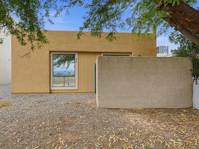 213 W Virginia St — Photo 2