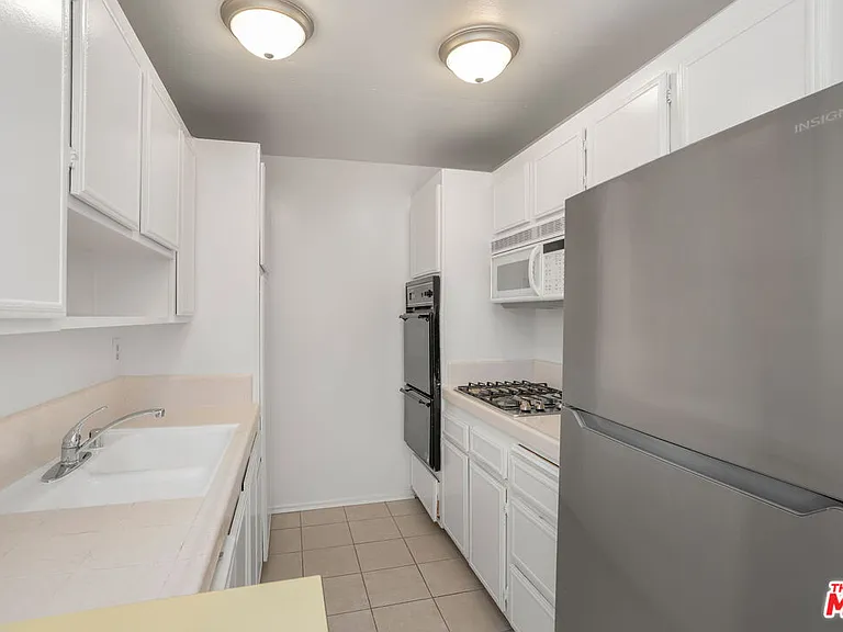 953 4th St #300 — Photo 8