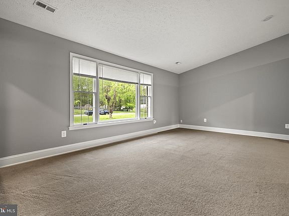 3rd image of 3432 Williamsburg Dr