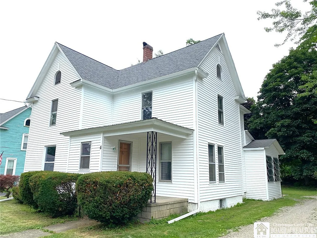 11 Fay St photo 1