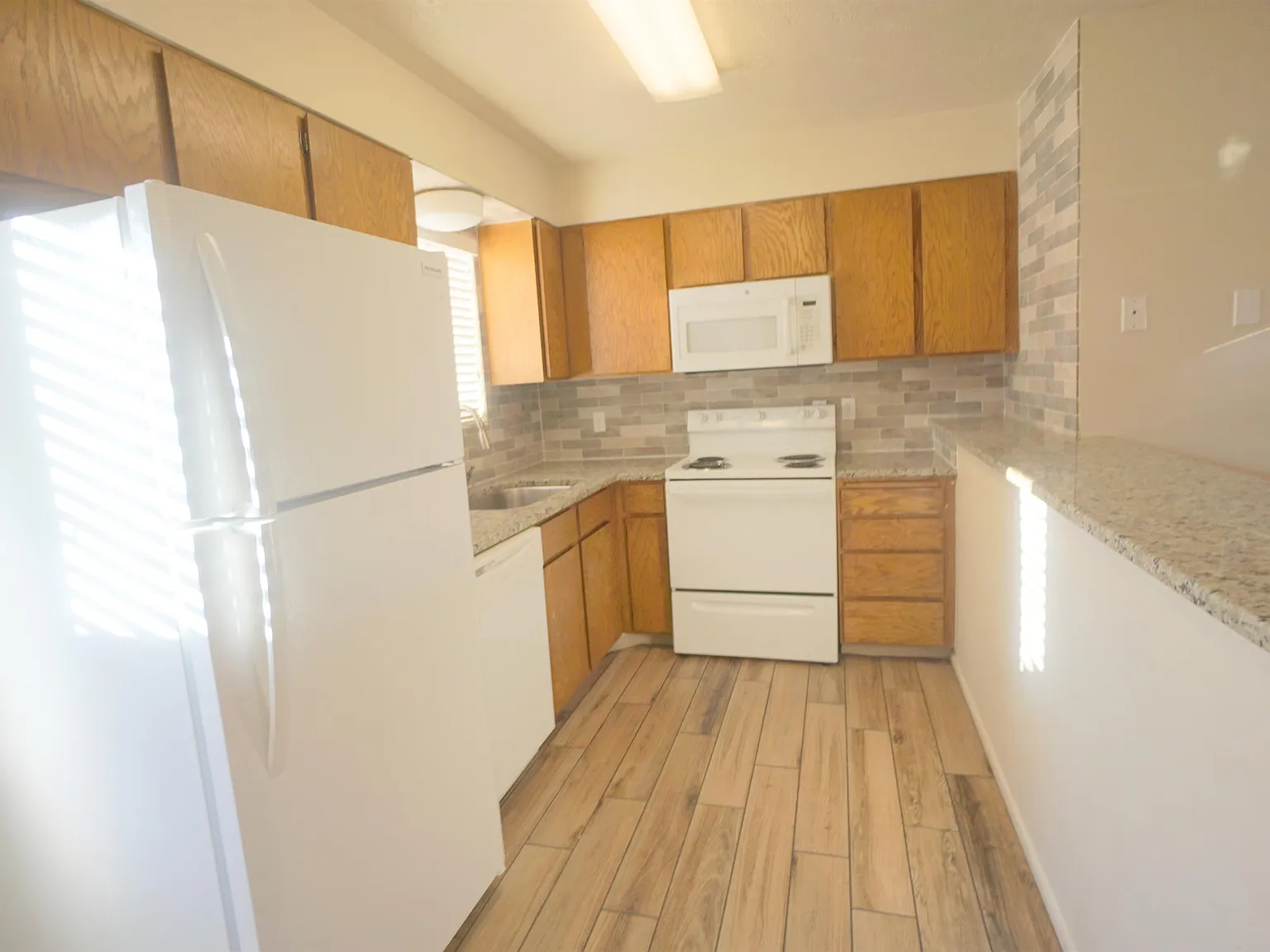 R210 — Photo 4