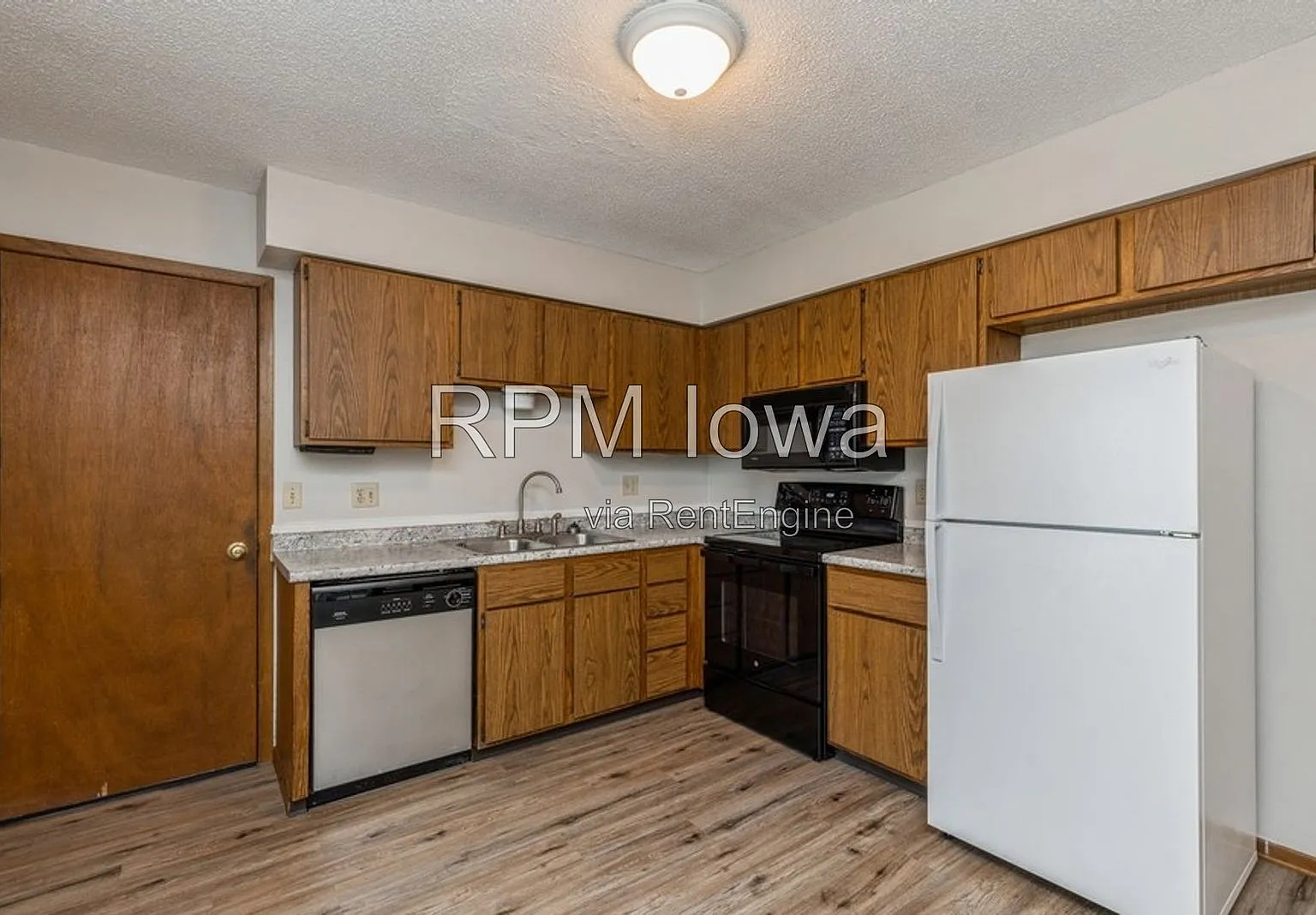 3 bed, 2.0 bath, 1018 sqft, $1,295 — Photo 4