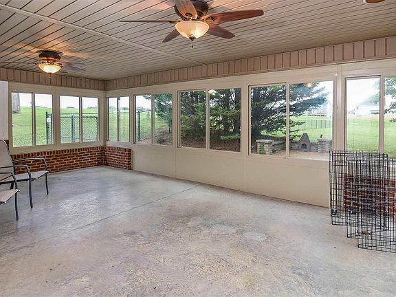 5th image of 214 Chapman Overlook Dr