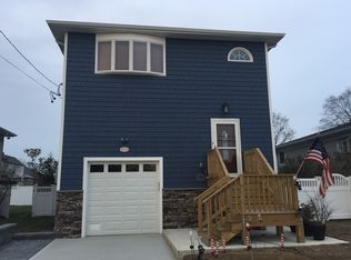9 Cleveland Pl, Massapequa, NY 11758