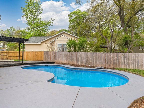 3rd image of 628 Kathleen Ct