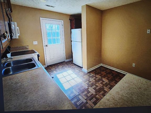 3rd image of 713 William Howard Pl