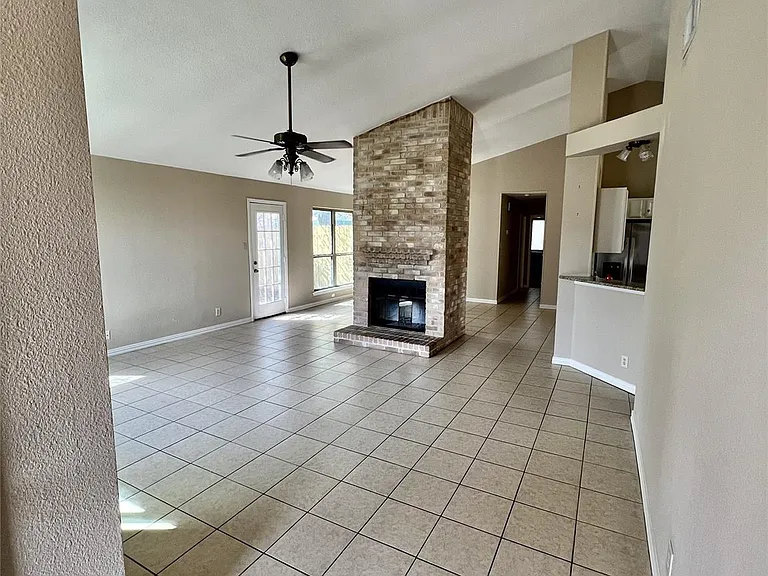 1101 Forest Oaks Path — Photo 2