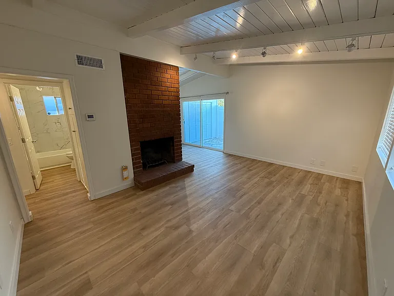 578 Brossard Dr — Photo 2