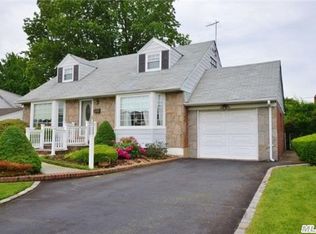 5 Garson Rd, Carle Place, NY 11514