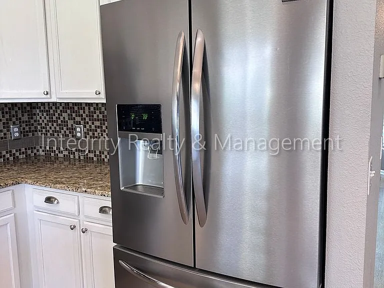 1041 Laurenwood Ln — Photo 13