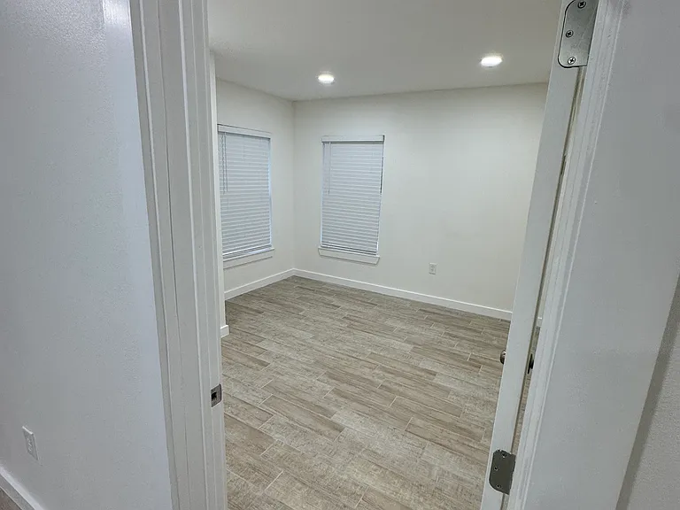 2927 Ellon Rd — Photo 9
