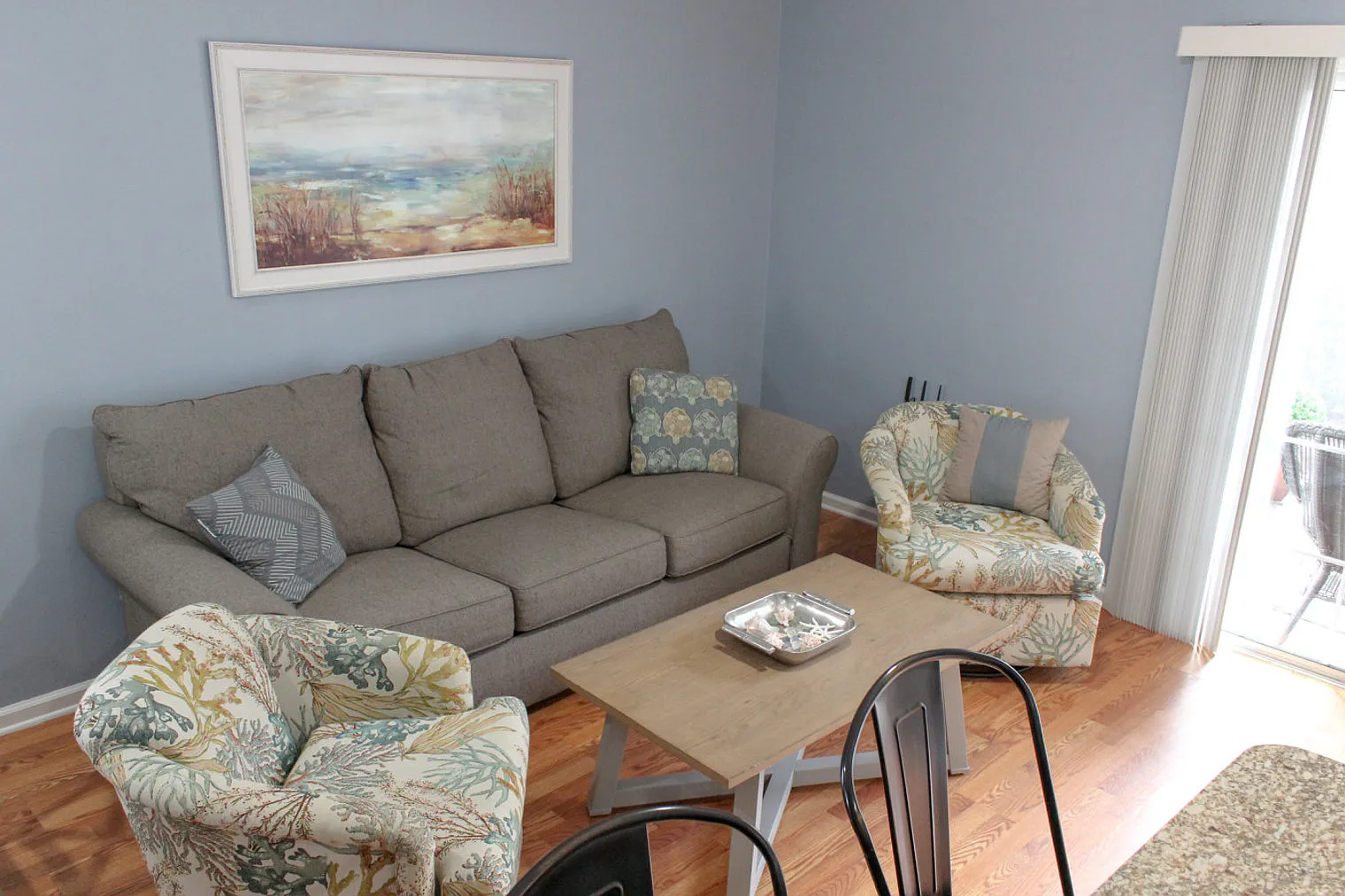 2 bed, 2.0 bath, 753 sqft, $1,556 — Photo 2