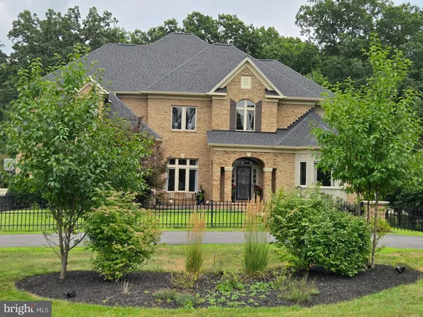 20262 Redrose Dr, Sterling, VA 20165