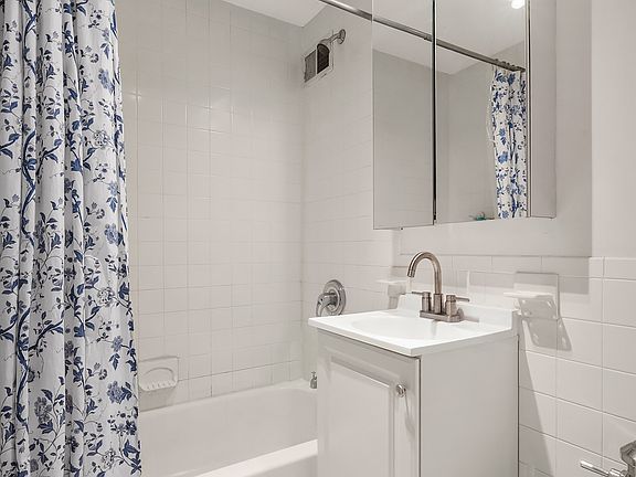 4th image of 312 W 23rd St APT 2O