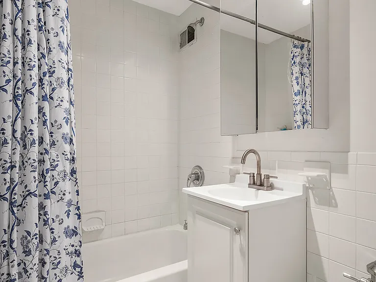 312 W 23rd St #2O — Photo 4