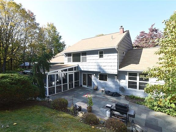4th image of 11 Pinegrove Dr