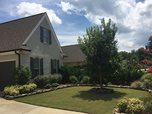 3rd image of 335 Windsor Dr N