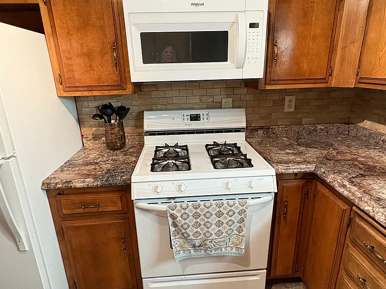 2425 Oak Dr — Photo 13