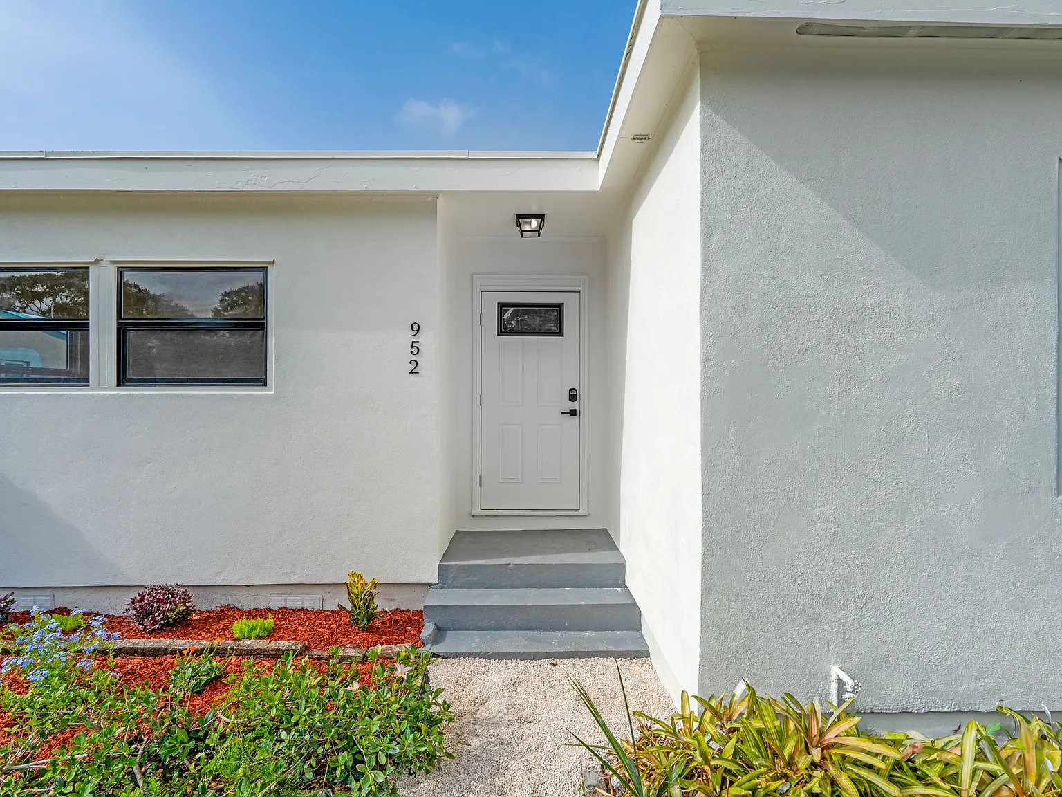 1 bed, 900 sqft, $2,100 — Photo 3