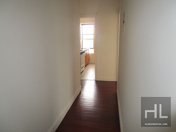 4th image of 568 Pacific St APT 3B