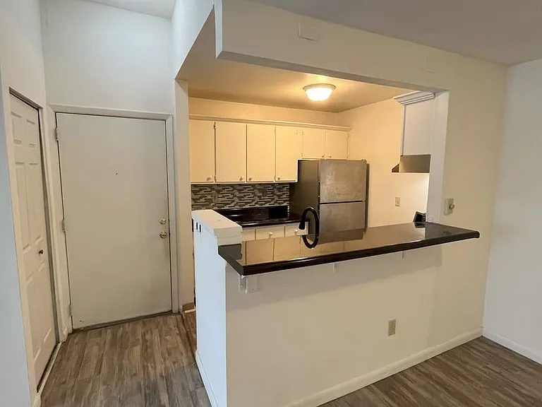 University Park Apartments near Cornell University — Photo 345