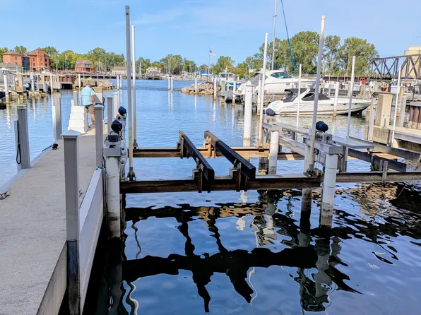 312 Water St Unit 13, Saint Joseph, MI 49085