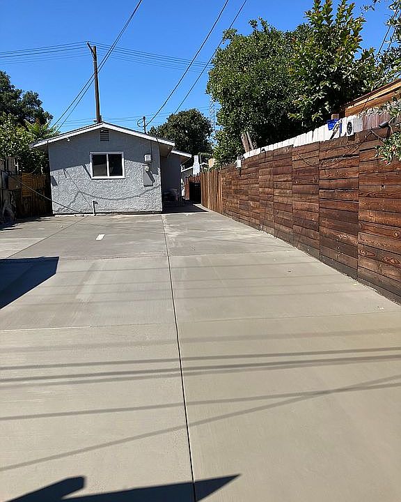 2nd image of 1248 E 100th St