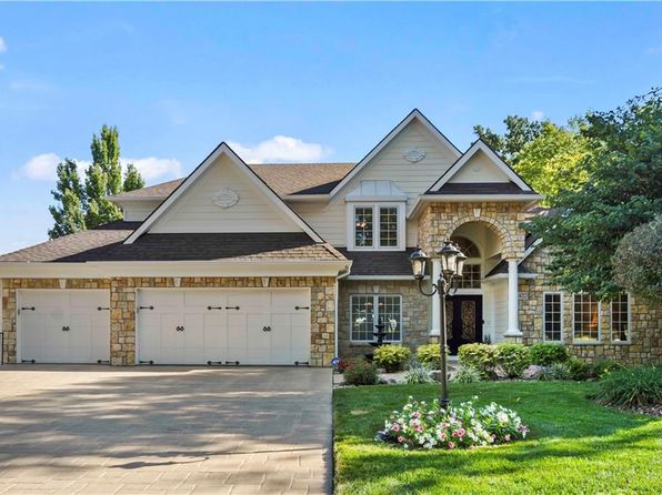 422 Southshore Dr, Lake Winnebago, MO 64034