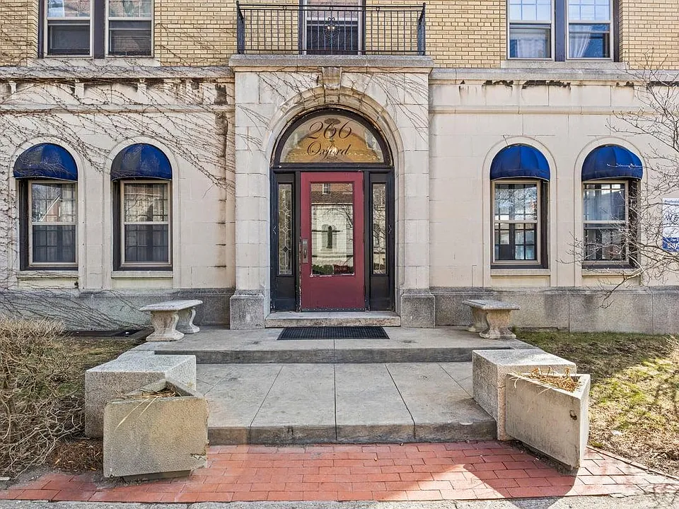 266 Oxford St
