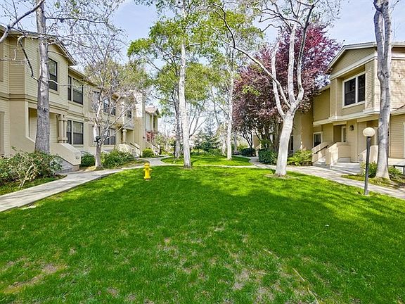 3rd image of 943 La Mesa Trl #C