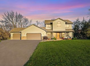31212 Cedar Ridge Dr, Lindstrom, MN 55045