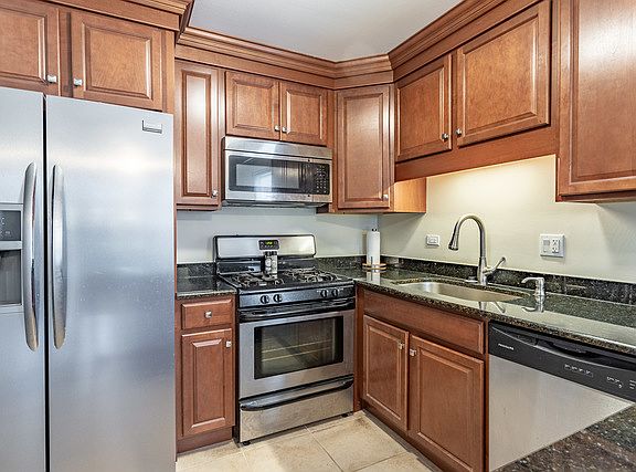 3rd image of 847 Wellington Ave