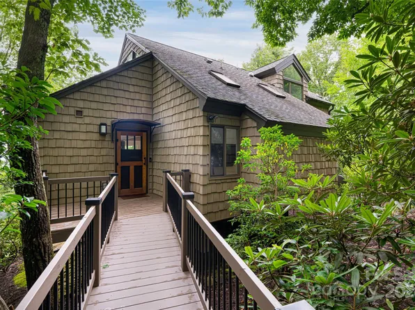 219 Lambeth Walk, Fairview, NC 28730