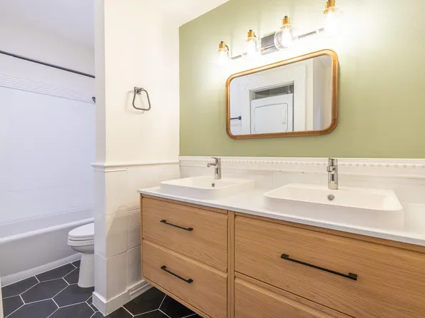 10049 Westpark Dr APT 125, Houston, TX 77042