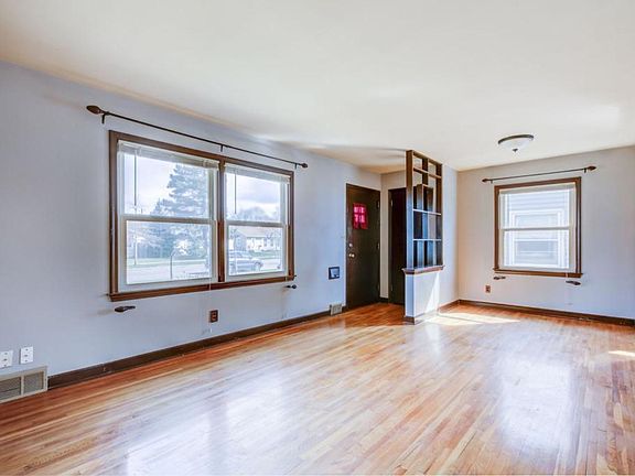 2nd image of 1686 Iowa Ave E