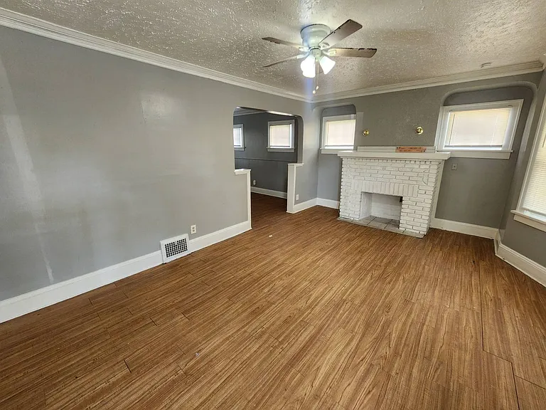 1506 Larchmont Rd — Photo 4