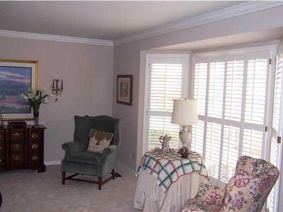 Living Room w/ bay window