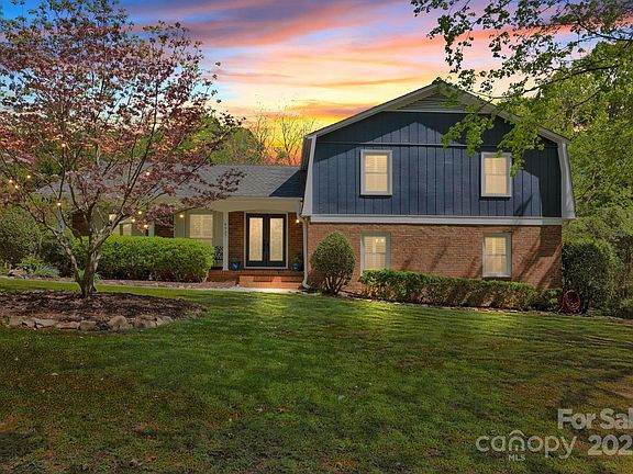 2nd image of 4937 Broken Saddle Ln