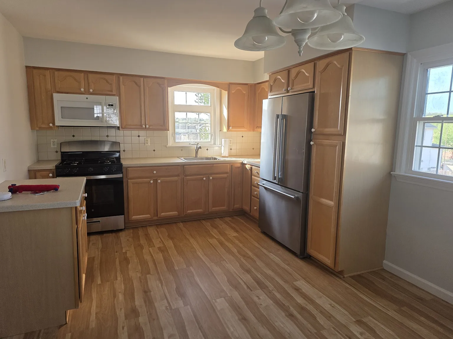 3 bed, $2,400 — Photo 3