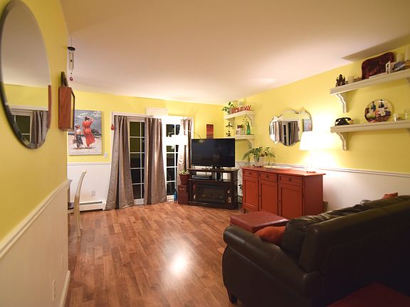 3rd image of 9 Donna Ct APT 10